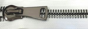 #15 Euro-inspired  Énorme Shiny Gunmetal Zipper