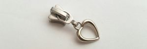 #5 Open Heart Small Auto-lock Slider with Pull - M51X18S for Plastic