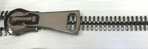 #15 Euro-inspired Énorme Shiny Gunmetal Zipper