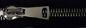 #15 Euro-inspired Énorme Shiny Gunmetal Zipper